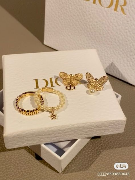 Luxury Brand Bracelets, Teeth Jewelry, Expensive Jewelry Luxury, Luxury Jewelry Brands, Jewelry Brands, Luxe Jewelry, Dior Jewelry, Jewelry Accessories Ideas, Classy Jewelry