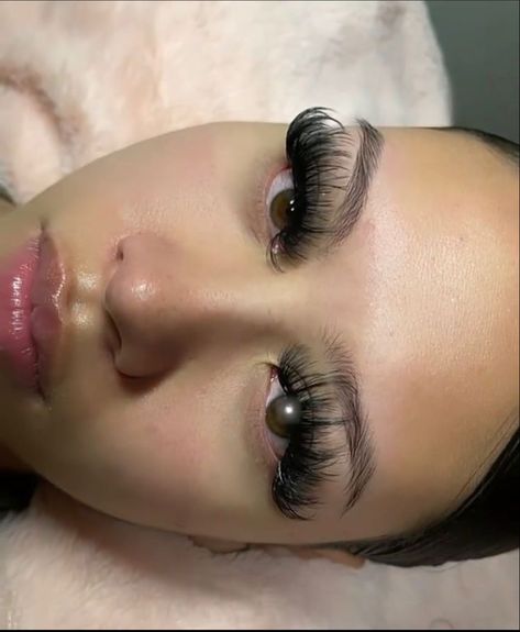 Purple Makeup Looks, Best Lash Extensions, Lashes Fake Eyelashes, Wispy Eyelashes, Eyelash Technician, Big Lashes, Lash Extensions Styles, Eyelash Extensions Styles, Perfect Eyelashes