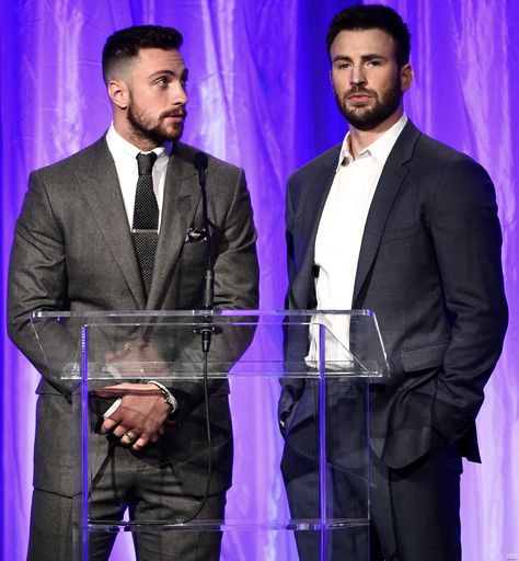 Two Pretty Best Friends, Pretty Best Friends, Ariana Grande Fans, Aaron Taylor, Aaron Taylor Johnson, Chris Evans Captain America, Superhero Theme, Superhero Movies, Two Men