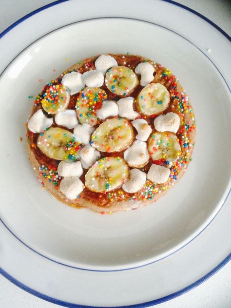 In this recipe I have combined two of my favourite things, pizza and chocolate. A delightfully sweet pizza topped with bananas and marshmallows and some 100's and 1000's for the crunch element. Marshmallow Dessert, Marshmallow Desserts, Dessert Pizza Recipes, Sweet Pizza, Cooking Advice, Dessert Pizza, Trending Recipes, My Favourite Things, Pizza Toppings