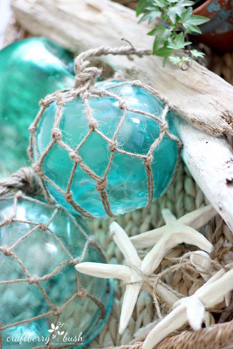 Craftberry Bush: Large glass buoys DIY Deco Marine, Nautical Diy, Diy Ombre, Glass Floats, Deco Nature, Beach Room, Dekor Diy, Fishing Floats, Beachy Decor