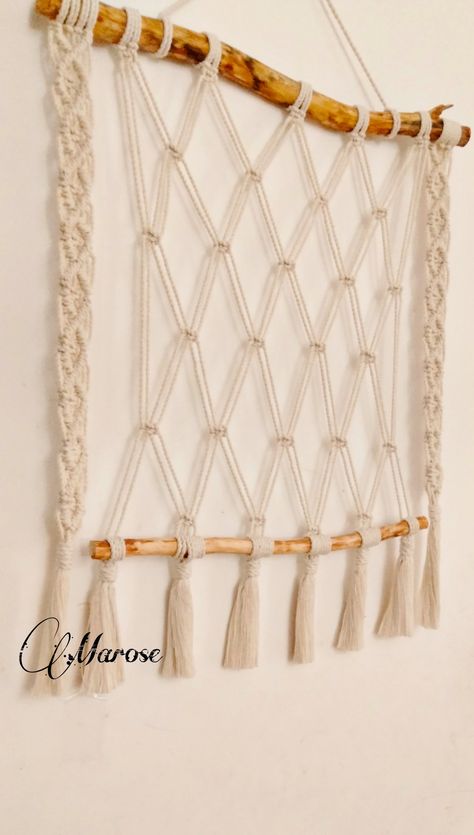 Macrame Photo Hanger Tutorial, Macrame Photo Hanger, Macrame Business, Photo Hanger, Macrame Style, Macrame Patterns Tutorials, Diy Macrame, Macrame Hanging, Macrame Design