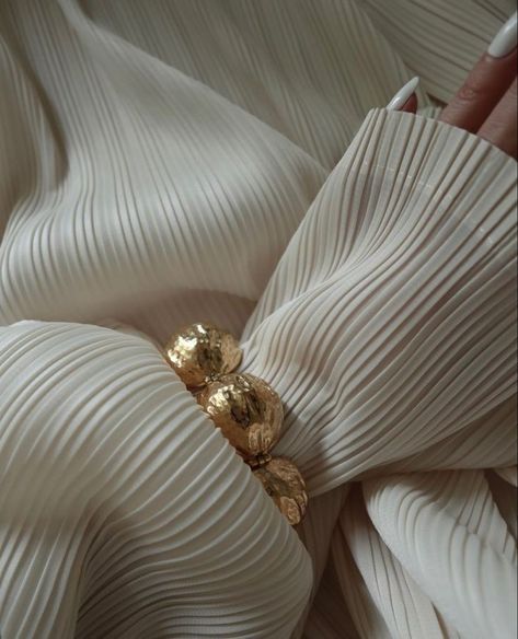 Jewelry Accessories Aesthetic, Baby Party Decorations, Jewellery Aesthetic, Cuff Bracelet Gold, Accessories Aesthetic, Clothing Optional, Mode Abaya, Jewelry Aesthetic, Modesty Fashion