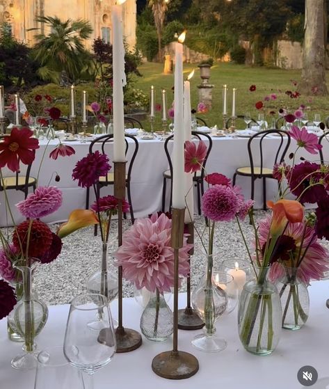 Long Wedding Table Decorations, Wedding Table Display, Pillar Candles Wedding, Modern Wedding Flowers, Dream Wedding Decorations, Wedding Types, Wedding Table Flowers, Garden Party Wedding, Wedding Table Decorations