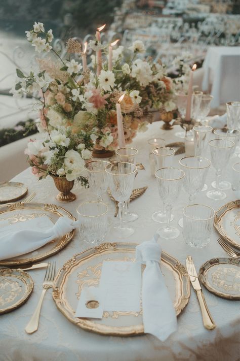 Aesthetic Amalfi Coast, Romantic Aesthetic, Dream Wedding Decorations, Desk Decorations, Luxury Wedding Decor, Wedding Money, European Wedding, The Amalfi Coast, Wedding Table Decorations