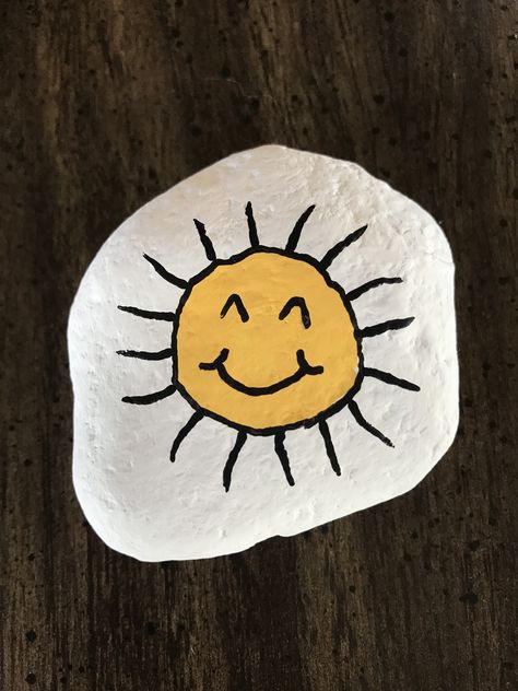 Acrylic Painting Rocks, Rock Crafts Diy, Beach Rock Art, Rock Painting Flowers, Weathered Paint, Diy Rock Art, Preschool Arts And Crafts, Painted Rocks Diy, Rock Painting Ideas Easy