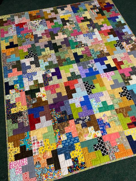 Scrappy Quilting, Puzzle Quilt, Plus Quilt, Scrappy Quilt Patterns, Quilt Square Patterns, Childrens Quilts, Scrap Quilt Patterns, Picture Quilts, Quilt Labels