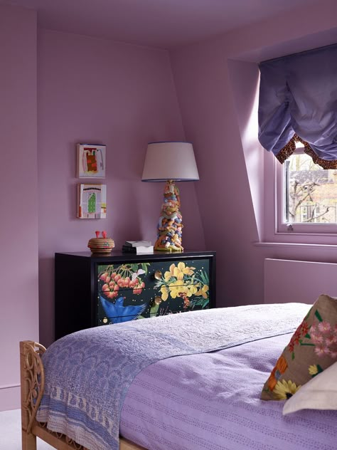 Maximalist Color Palette Living Room, Lavender Ceiling, Moody Rooms, Pink Nightstands, Big Wallpaper, Cool Table Lamps, Colorful Walls, Vintage Metal Table, Sf Apartment