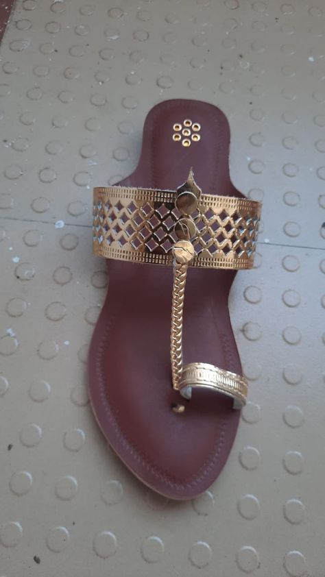 Traditional Flats For Women, Kholapuri Chappal For Women, Kolapuri Chapal For Women, Kolhapuri Chappals Woman Style, Kolhapuri Heels, Chappals For Women, Kolhapuri Chappals, Bridal Sandals Heels, Indian Sandals