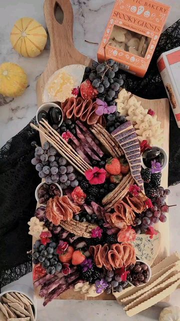 Andrea | Drea on Instagram: "It's spooky season and not everything has to be creepy and scary. Let's make a dark and moody board together! 💀🎃👻 For the moody feel, I grabbed all of the purples and reds I could find. Wine cheddar, merlot bellavitano, blueberry goat cheese and can't leave out some blue cheese! Also added some berries and grapes to add to the moodiness. Finished this board off with some of my favorite crackers from @rusticbakery. They offer a great variety, from artisan crisps t Dark Themed Charcuterie Board, Dark Cheese Board, Purple Charcuterie Board Ideas, Dark Charcuterie Board, Purple Food Board, Purple Charcuterie Board, Charcuterie Wedding, Party Planning Food, Blueberry Goat Cheese