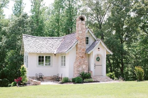 Fairy Tale Cottage, Cottage Vacation, Hansel Gretel, Natchez Trace, Fairytale Cottage, Storybook Cottage, Cottage Exterior, Tiny Cottage, Dream Cottage