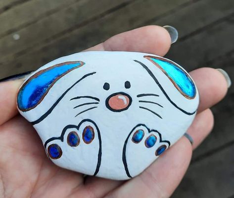 Painted Rock Bunny, Bunny Rock Painting, Easter Rocks, Easter Paintings, Happy Rock, Diy Rock Art, Painted Rock Animals, Happy Stones, Stone Art Painting