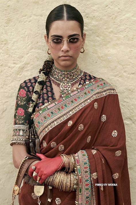 Lehanga Bridal, Indian Runway, Sleeveless Blouse Designs, Sabyasachi Mukherjee, Saree Draping Styles, Traditional Blouse Designs, Fashion Vocabulary, Saree Blouse Designs Latest, Diy Fashion Clothing