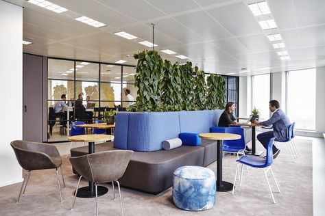 OVG Real Estate Offices – Amsterdam, offices of OVG Real Estate located in Amsterdam, Netherlands. Inspirational Office Decor, Breakout Space, Office Lobby, Real Estate Office, Comfortable Office, Modern Office Design, Banquette Seating, Bench Seating, Office Seating