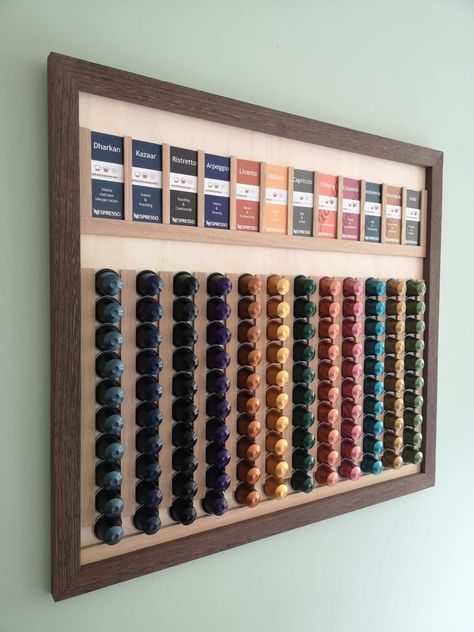 Coffee Bar Nespresso Ideas, Nespresso Pod Organization, Nespresso Pod Storage Ideas, Nespresso Capsules Storage, Nespresso Coffee Station Ideas, Nespresso Bar, Nespresso Storage, Nespresso Pod Storage, Nespresso Coffee Bar Ideas