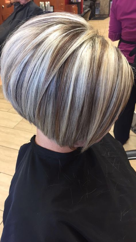 Bob Κούρεμα Bob, Frosted Hair, Blending Gray Hair, Gray Hair Highlights, Short Bob Haircuts, Hair Color Highlights, Hair Color And Cut, Short Hairstyle, Short Hair With Layers