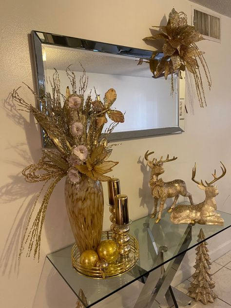 Silver Centerpieces, Living Room Partition Wall Design, Partition Wall Design, Room Partition Wall, Room Divider Ideas, Divider Ideas, Glam Christmas, Christmas Dinner Table, Table Decor Living Room