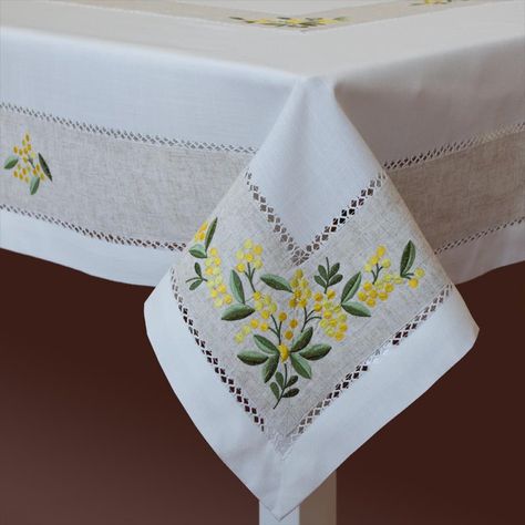 Table Clothes, Embroidered Table Runner, Crochet Lace Pattern, Leaf Crafts, Embroidery Book, Embroidery Flowers Pattern, Hand Embroidery Art, Flower Embroidery Designs, Free Machine Embroidery Designs