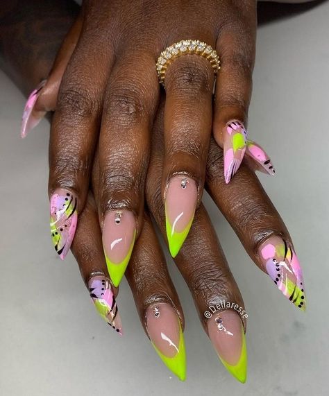 Bhm Nails, Lime Nails Design, Pedi Inspiration, Blue Diamond Nails, Lime Nails, Artsy Nails, Oval Nails Designs, Flame Nail Art, Stilleto Nails Designs