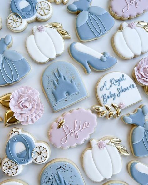 Blue Quinceanera Ideas, Cinderella Baby Shower, Vintage Oven, Princess Cookies, Royal Iced Cookies, Cookies Theme, Disney Cookies, Royal Baby Showers, Cinderella Party