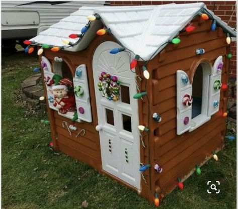 Gingerbread Little Tikes House, Little Tykes Gingerbread House, Gingerbread Playhouse, Playhouse Makeover, Diy Playhouse, Ideas Navideñas, Gingerbread Christmas Decor, Gingerbread House Decorations, Christmas Outdoor