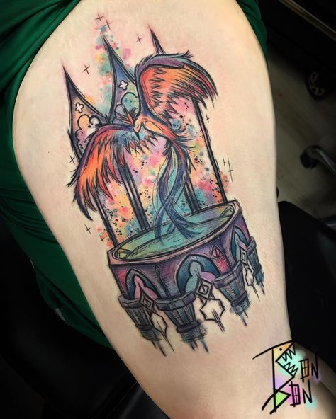 BONITA CARUANA on Instagram: “Dumbledore’s phoenix Fawkes and pensieve 🌈✨ thanks Bev! #bonbonbizarre #houseofwolves #houseofwolvestattoo #harrypotter #harrypottertattoo” Fawkes Tattoo, House Of Wolves, Hp Tattoo, Potter Tattoo, Phoenix Tattoo Design, Harry Potter Tattoos, Harry Potter Tattoo, Healing Tattoo, Memorial Tattoo