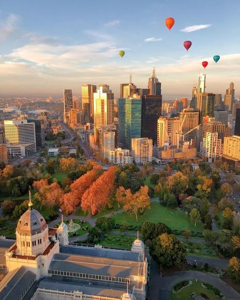 Melbourne on Instagram: "If there's one thing to put on your bucket list for spring, make sure it's a hot air balloon ride right over Melbourne's CBD via @globalballooningaustralia 🎈 ⁣ ⁣ #VisitMelbourne #SeeAustralia" Melbourne Bucket List, Melbourne Nature, Melbourne Activities, Hot Air Balloon Australia, World Tourism Day, Melbourne Trip, Melbourne Central, Hot Air Balloon Ride, Visit Melbourne