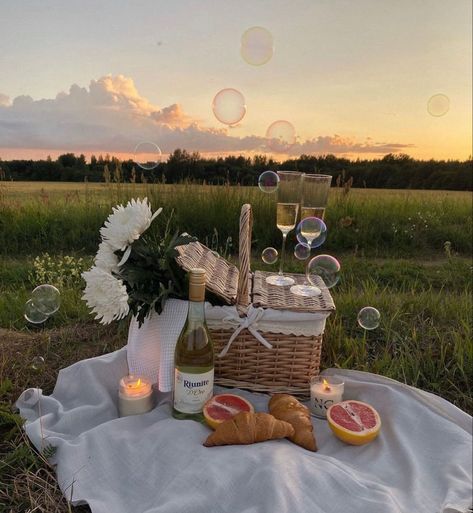 Soft Life Era, A Soft Life, Picnic Inspiration, Picnic Essentials, Vision Board Photos, Cottage Aesthetic, Vision Board Pictures, Divine Feminine Spirituality, Soft Life