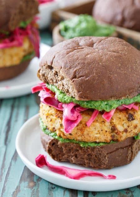 22 Mouthwatering Burger Recipes you Need this Summer! | Easy Healthy Recipes Cauliflower Burgers, Cabbage Burgers, Craft Burgers, Cheddar Cauliflower, Cauliflower Burger, Hamburger Steak Recipes, Vegetarian Burgers, Rice Cauliflower, Lush Recipes