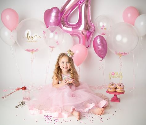 4th Birthday Girl Photoshooting, 4 Year Photoshoot, Princess Birthday Photoshoot Photo Ideas, Two Sweet Photoshoot, Princess Birthday Photo Shoot, 4 Year Birthday Photoshoot, Fourth Birthday Photoshoot, 5 Year Birthday Photoshoot, Birthday Zhest