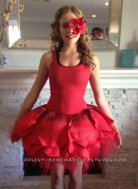 Dancing Rose from Alice in Wonderland | 31 Disney Costume Tutorials You Have To Try This Halloween Costume Fleur, Rose Costume, Peacock Costume, Costume Disney, Tutu Ballet, Flower Costume, Alice In Wonderland Costume, Skirt Inspiration, Wonderland Costumes