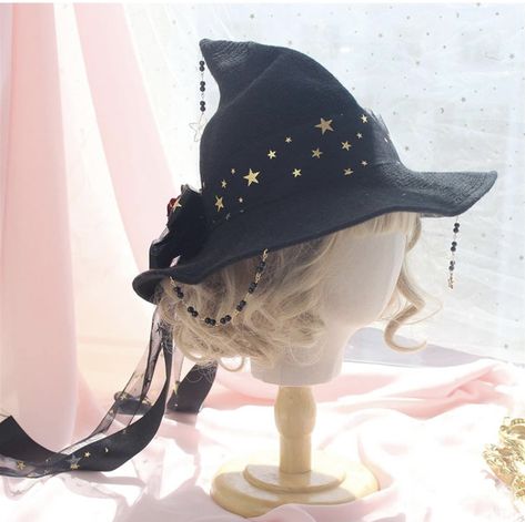 Cottagecore witch hat with stars Wizard Hats, Streetwear Hats, 2024 Halloween, Fairytale Fashion, Halloween Witch Hat, Star Magic, Witch Costume, 90s Grunge, Red Hats