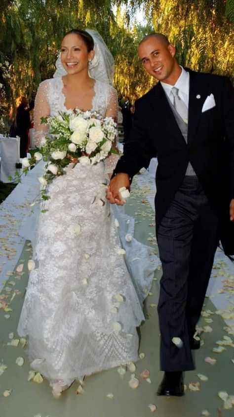 Jennifer Lopez Wedding Dress, Jennifer Lopez Wedding, Celebrity Wedding Photos, Shotgun Wedding, White Bridal Gown, Valentino Gowns, Wedding Scene, Marriage Certificate, Wedding San Francisco