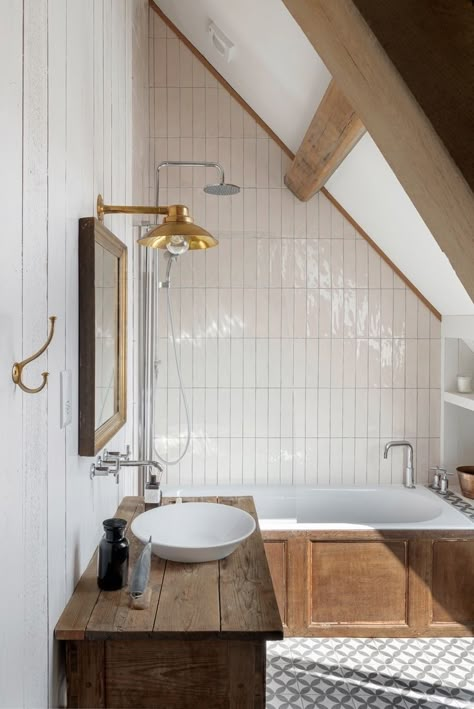 Attic Bathroom Ideas Slanted Ceiling, Green Small Bathroom Ideas, Loft Bathroom Ideas, Sloped Ceiling Bathroom, Green Small Bathroom, Attic Shower, Attic Bathroom Ideas, Small Attic Bathroom, Bathroom Ideas Green