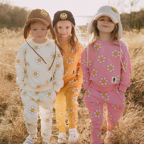 Gold Color Dress, Cool Clothes For Girls, Sweatpants And Sweatshirt, Gold Color Dresses, Daisy Sweatshirt, Colorful Daisies, Silly Clothes, Cool Girl Outfits, Cool Clothes