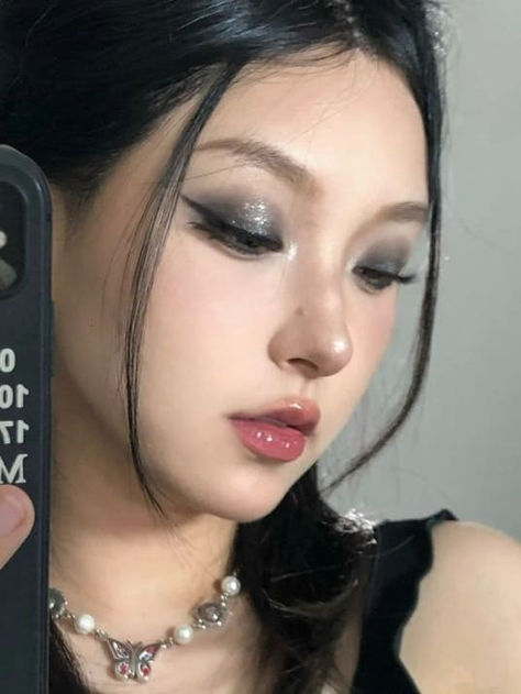 Smokey eye makeup look: shimmery dark gray Douyin New Year Makeup, Smokey Eye Douyin Makeup, Korean Smoky Makeup, Grey Douyin Makeup, Douyin Smokey Makeup, Smokey Douyin Makeup, Silver Douyin Makeup, Douyin Smokey Eye, Dark Korean Makeup