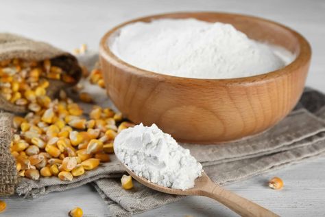 🙋‍♀️ When you think of cornstarch, what comes to mind? For most of us, it’s probably thickening gravies or sauces in the kitchen. But this humble pantry staple has so much more to offer.  Cornstarch is a secret weapon f... Cornstarch Substitute, Grease Remover, Homemade Paint, How To Thicken Sauce, Heat Rash, Aluminum Bottle, Grease Stains, After Bath, Shaker Bottle