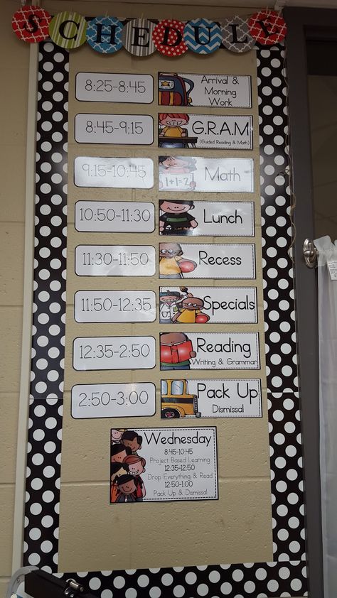 Classroom Goals, Classroom Schedule, Elementary Classroom Decor, Third Grade Classroom, Classroom Organisation, 3rd Grade Classroom, 2nd Grade Classroom, First Grade Classroom, New Classroom