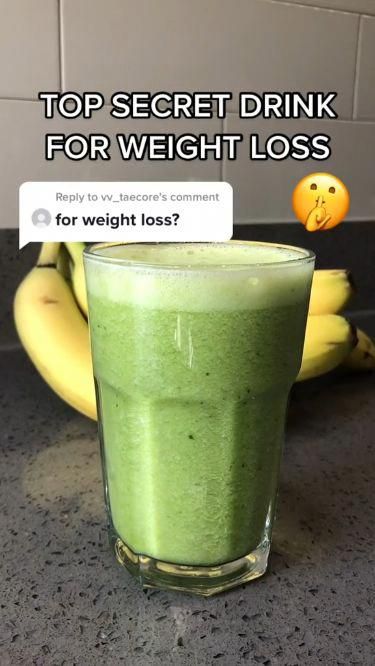 Effective weight loss smoothie, it must be taken daily to see results. To see more alternatives check my bio. Credit KSZAMAN #FastWeightLossPlan Smoothies Vegan, Resep Smoothie, Easy Healthy Smoothies, Resep Diet, Healthy Drinks Smoothies, Smoothie Diet Plans, Makanan Diet, Healthy Drinks Recipes, Fat Burner Drinks