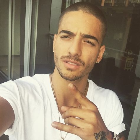 MEDELLÍN Maluma #Maluma #Prettyboy #Dirtyboy Latin Men, Thick Eyebrows, Perfect Boy, Good Looking Men, Man Crush, Pretty Men, My Only Love, Amazing Photography, White Shirt