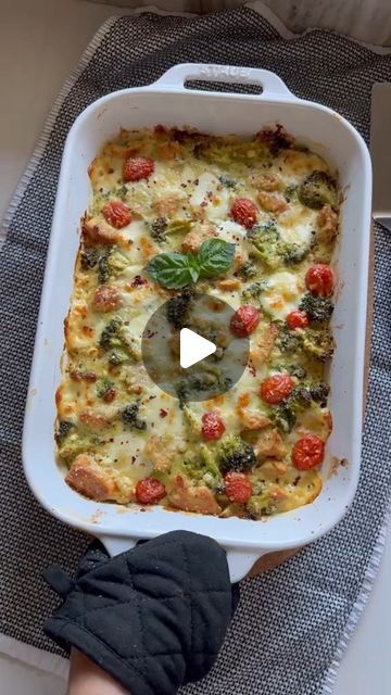 Mediterranean Diet Plan on Instagram: "🫒🥘Tuscan Chicken and Broccoli Bake

😍🍗🙏 Thank you: @hungryhappens

🔥 Type "Yes" If you Want to Get More FREE Recipes from Me

👉 Follow my page @mediterraneandiet.tasty to get Mediterranean diet recipes and tips for weight loss and a healthy lifestyle.

😍Ingredients 
2 eggs, lightly beaten
1 heaping cup cottage cheese
1/3 cup pesto
2 tbs olive oil (divided)
4 small crowns broccoli, cut into small florets
1½ lbs chicken breasts, cubed
salt to taste
1 pint cherry tomatoes
8 oz shredded mozzarella
5 oz mini fresh mozzarella balls (optional)
2 tbs grated parmesan cheese
garnish: chili pepper flakes + fresh basil

😍Instructions 
Preheat the oven to 375℉.
Step 1:
In a large bowl, whisk eggs, cottage cheese, and pesto. Set aside.
Step 2:
In a skillet Chicken Feta Broccoli Bake, Mediterranean Zucchini Chicken Bake, Chicken Tomato Mozzarella Bake, Baked Chicken With Tomato And Mozzarella, Chicken And Broccoli Bake, Chicken Mozzerella Tomato Basil Bake, Eggs Cottage Cheese, Mozzarella Balls, Broccoli Bake