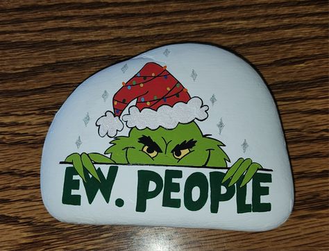 Grinch Painted Rocks Ideas, Grinch Painted Rocks, Grinch Christmas Pictures, Grinch Rock Painting, Christmas Rocks, Christmas Rock, Grinch Christmas, River Rock, Painted Stones