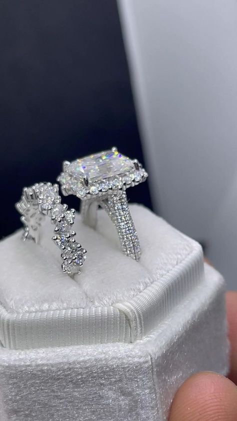 Pin on Idea Pins by you Engagement Rings Beautiful, Pretty Wedding Rings, Center Stone Engagement Ring, خواتم خطوبة, Expensive Wedding Rings, Most Beautiful Engagement Rings, Big Wedding Rings, Couple Ring Design, Rings Beautiful