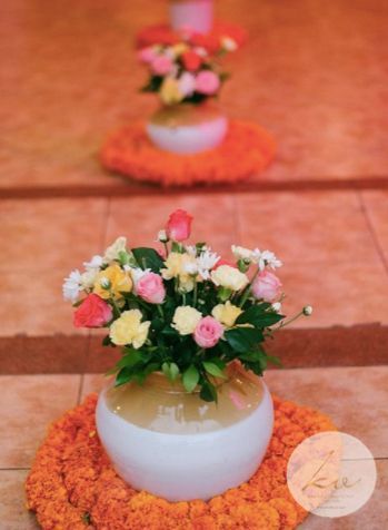 Harry Wedding, Diwali Photography, Wedding Register, Pickle Jars, Decorated Jars, Entrance Decor, Easy Diy Art, Diwali Decorations, Good Design