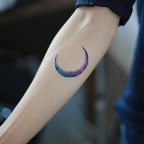 Color crescent moon tattoo on the right inner forearm. Tatuaje Cover Up, Luna Tattoo, Tattoo Moon, Crescent Moon Tattoo, Omerta Tattoo, Moon Tattoo Designs, Forearm Tattoo Women, Little Tattoos, Trendy Tattoos