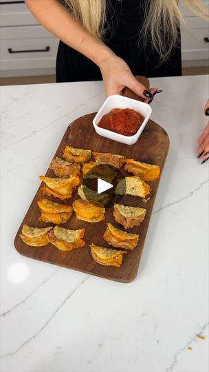 Mini tacos are life changing! | Mini tacos are life changing!

Allie makes mini tacos using round tortilla chips. | By Allie and FriendsFacebook Mini Taco Nachos, Mini Fried Tacos, Cheesy Chicken Mini Tacos, Mini Chicken Tacos Appetizers, Tortilla Chip Mini Tacos, Mini Tacos, Mini Chips, Corn Chips, Tortilla Chips