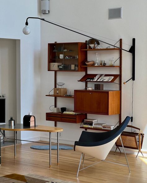 🪄 _____ _____ #interiorinspo #homedecor #livingroomdecor #homedecor #midcenturymodern #midcenturyfurniture #midcenturycollective… | Instagram Bauhaus Mid Century, Modern Workshop, Modern Bauhaus, Loft Interior, Danish Mid Century Modern, Loft Interiors, Interiors Magazine, Renovation Design, Home Design Ideas