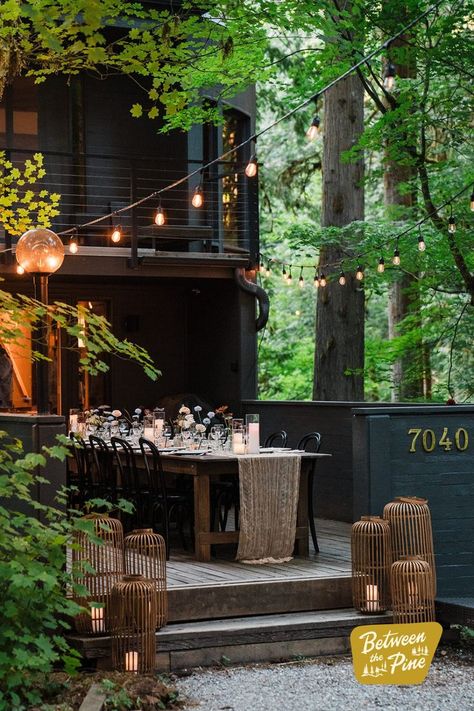 Black Airbnb cabin with an outdoor micro wedding reception dinner on the patio Micro Wedding Venues, Wooded Wedding, Glamping Wedding, Glamping Weddings, Pnw Elopement, Planning A Small Wedding, Edgy Wedding, Cabin Wedding, Stunning Landscapes