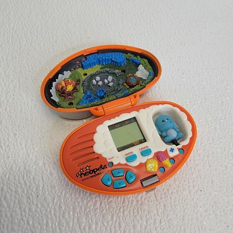 Tamagotchi Vintage, 2000s Toys, Dr Seuss Birthday Party, Pokemon Pocket, Vintage Tiger, Graphic Design Assets, Retro Gadgets, Pocket Pet, Virtual Pet