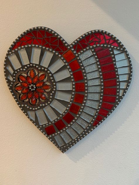 Mosaic Hearts Pattern, Mosaic Hearts Ideas, Mosaic Hearts, Mosaic Designs Pattern, Butterfly Mosaic, Mosaic Tile Designs, Mosaic Art Diy, Simple Artwork, Mosaic Flower Pots